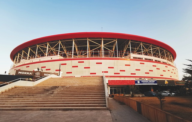 冬窗加盟米兰？罗马诺：莱万不会在1月离开巴萨